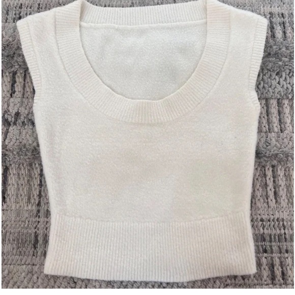 Alo Snuggle up Sweater Short Sleeve Size Small Ivory body skimming crop fit - Picture 4 of 8